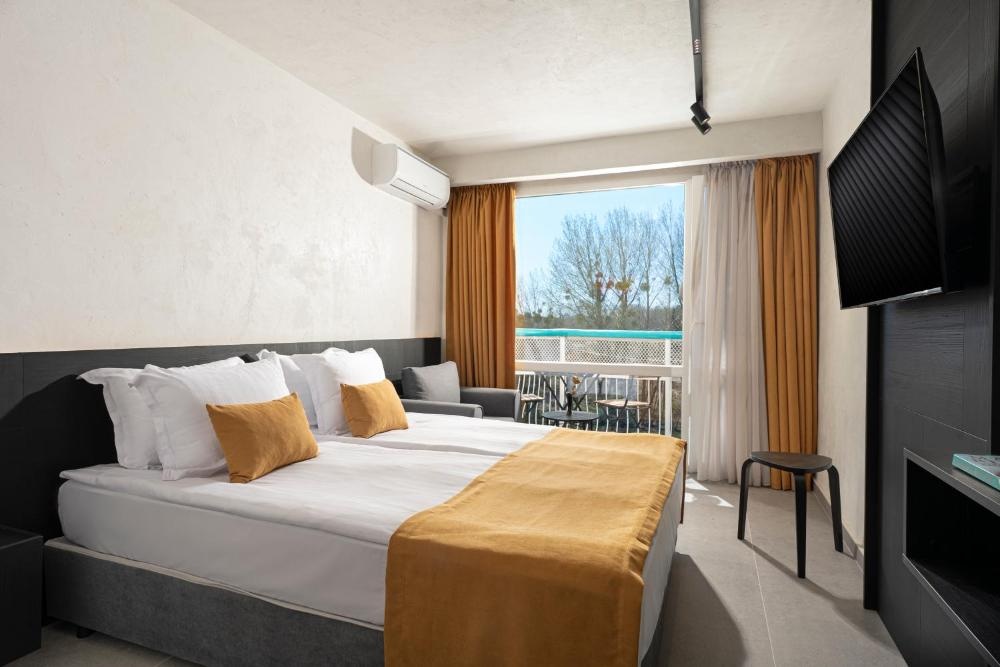 Double Room with Balcony and Street View - Fully Renovated